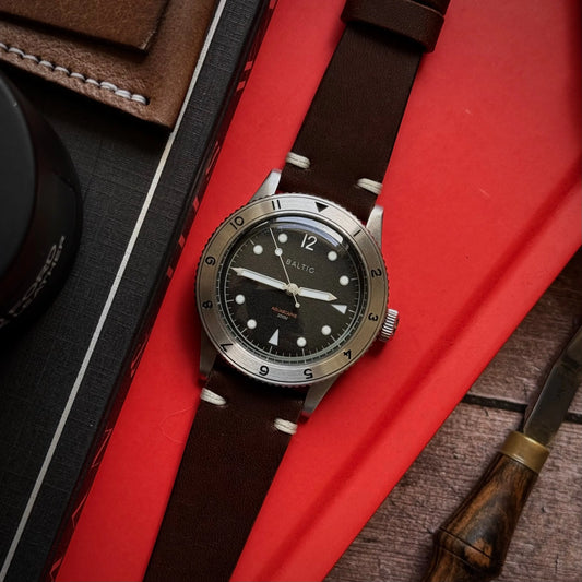 TWO-STITCH BROWN NUT Dial & Hide
